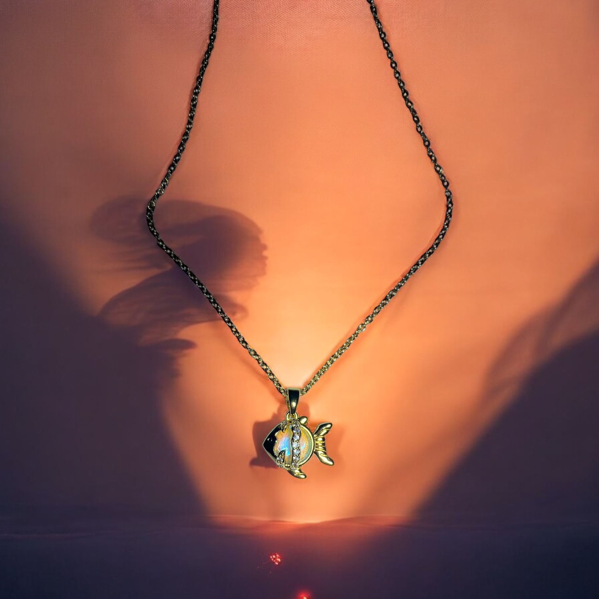 Nemo'nun Ruhu Işıltılı Balık Kolye - Görsel 2
