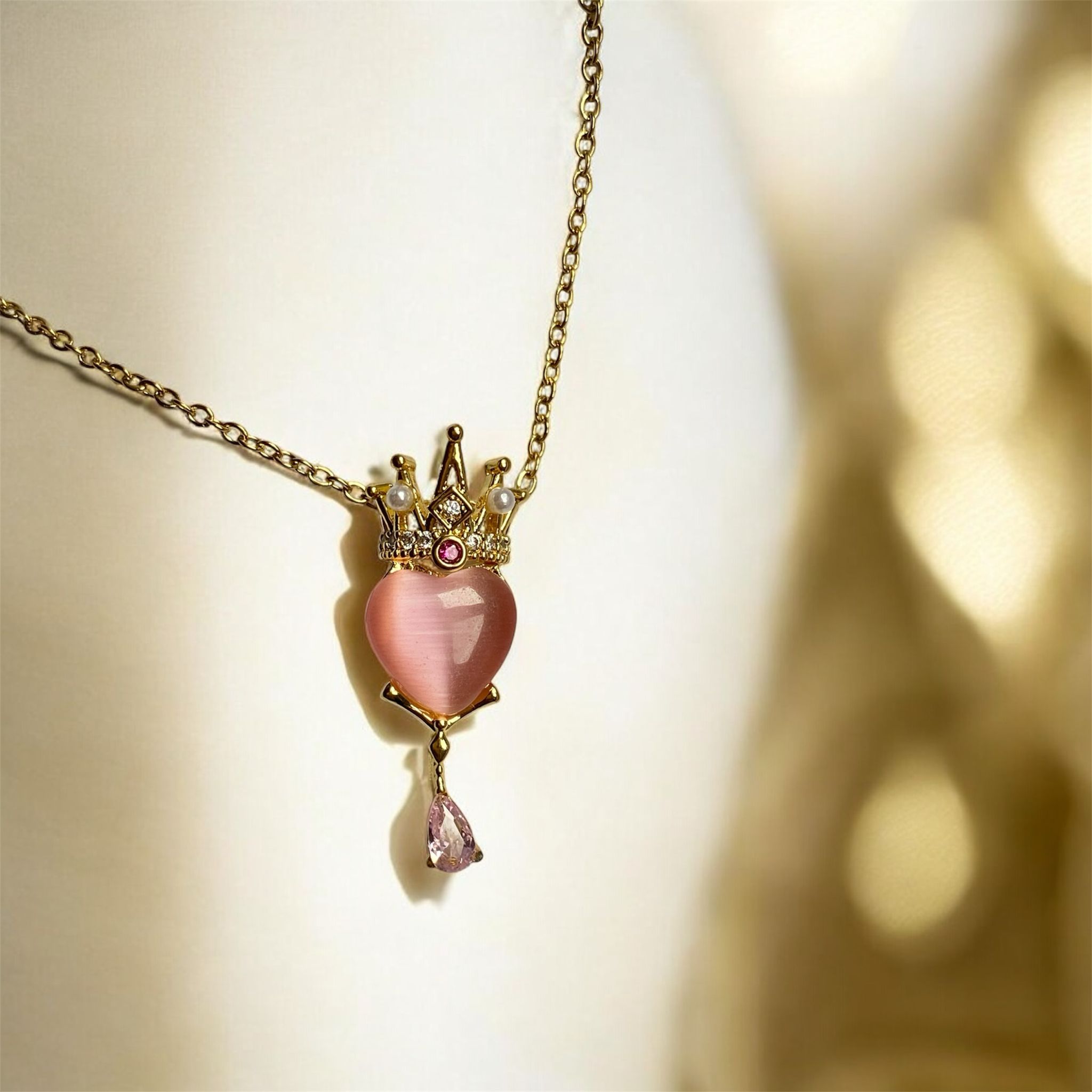 Pembe Opal Kalpli ve Kraliçe Taçlı Kolye - Altın Rengi Çelik - Görsel 2