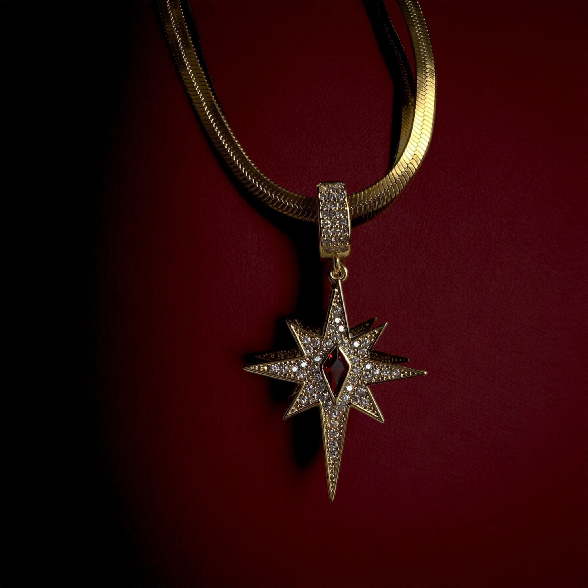 Imperial Star Kırmızı Taşlı Işıltılı Yıldız Kolye